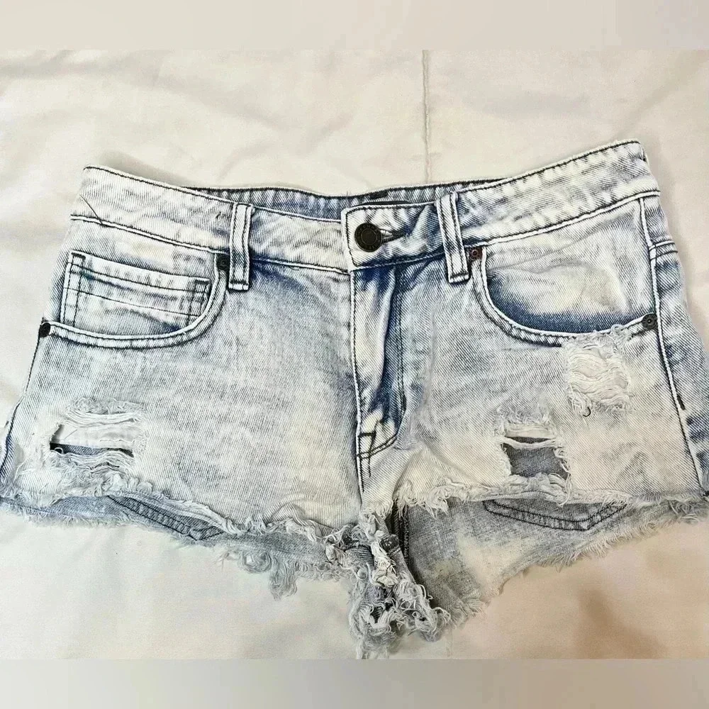 Kendall & Kylie Shorts Juniors Blue Light Wash Distressed Denim